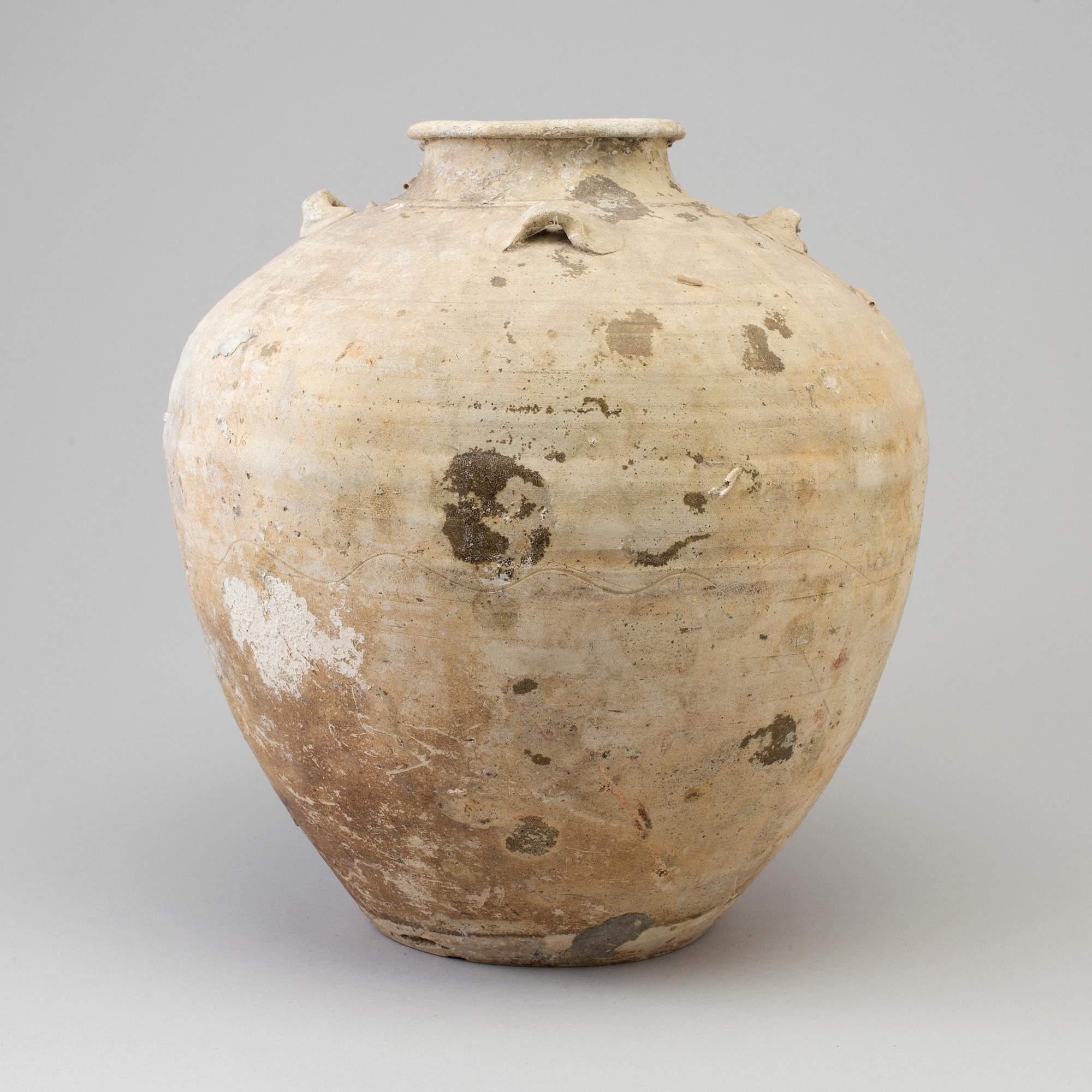 A large jar, presumably Ming dynasty.