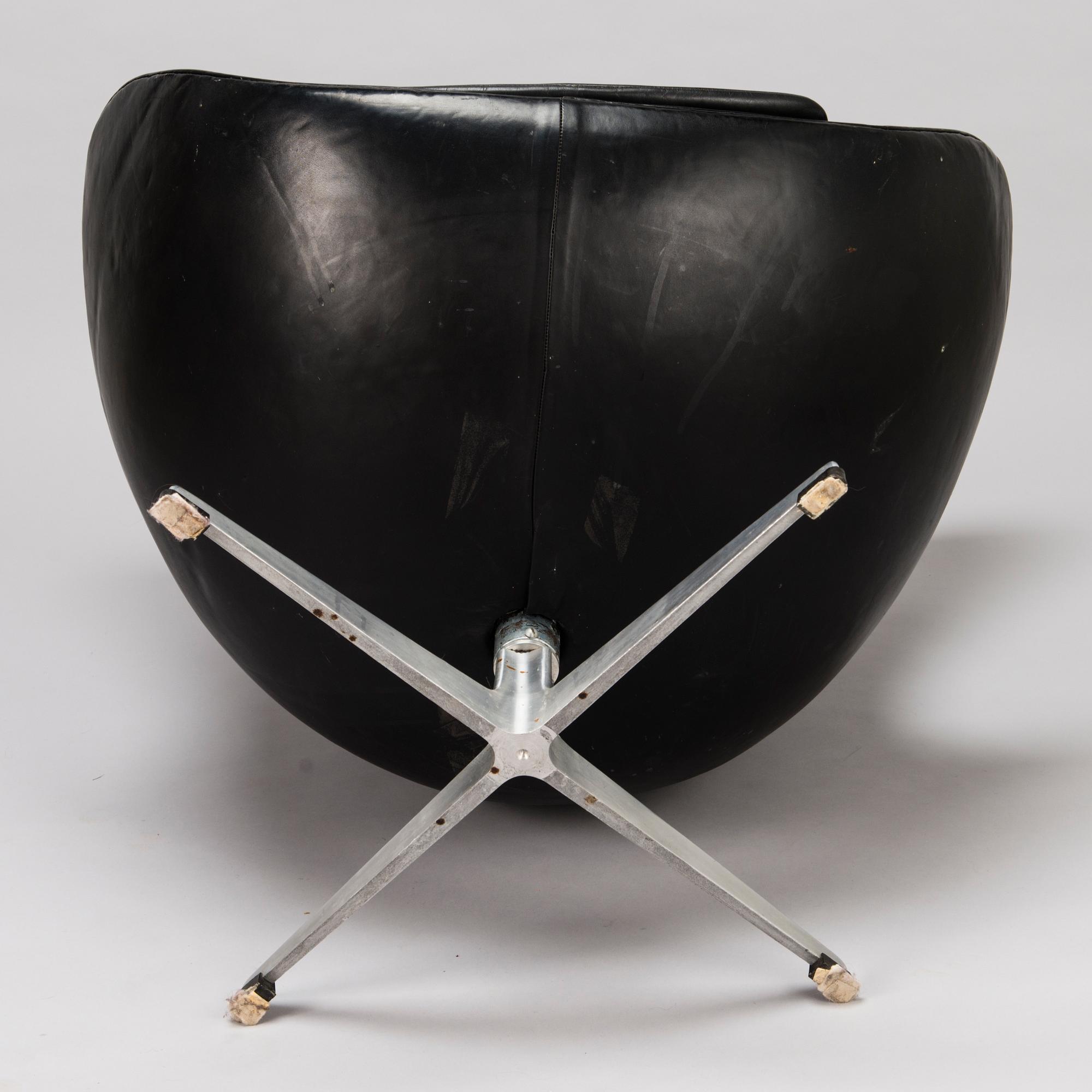 ARNE JACOBSEN,  fåtölj, "Ägget/ The Egg Chair", Arne Jacobsen, Fritz Hansen, Danmark 1960-tal.