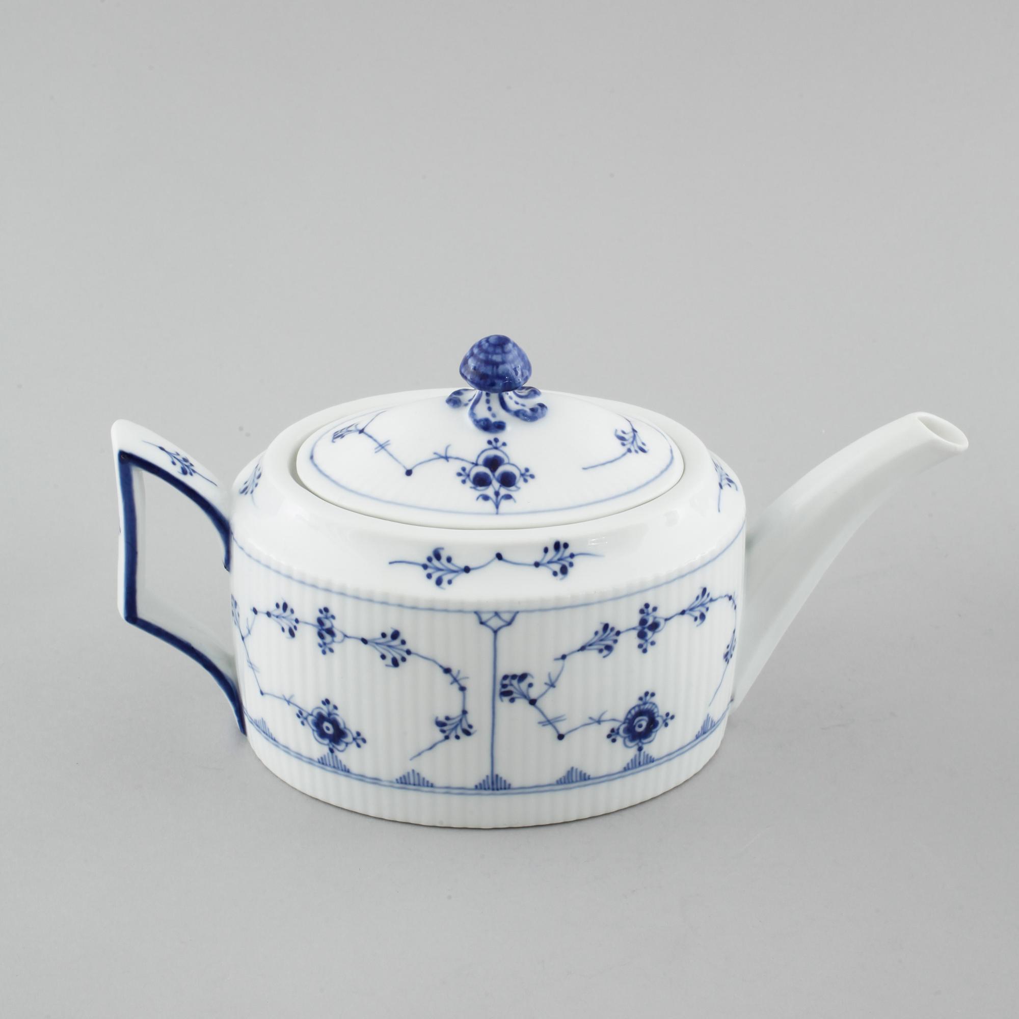 Eighteen pieces of porcelain tableware from Royal Copenhagen, second half of the 20th century.
