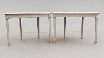 VÄGGBORD / SIDOBORD, ett par, gustaviansk stil, 1900-talets första hälft.