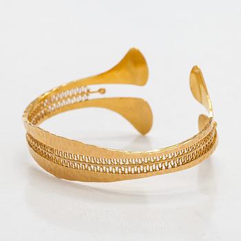 Tapio Wirkkala, rannekoru, "Viikinkiranne", 18K kultaa, 1960-luku.