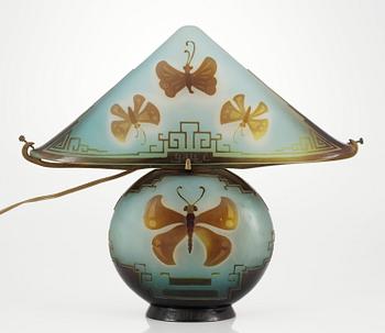 An art nouveau Emile Gallé cameo glass table lamp, Nancy, France.