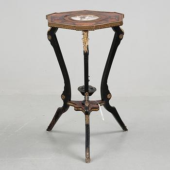 BORD, Ny-Louis seize, Frankrike, 1800-talets andra hälft.