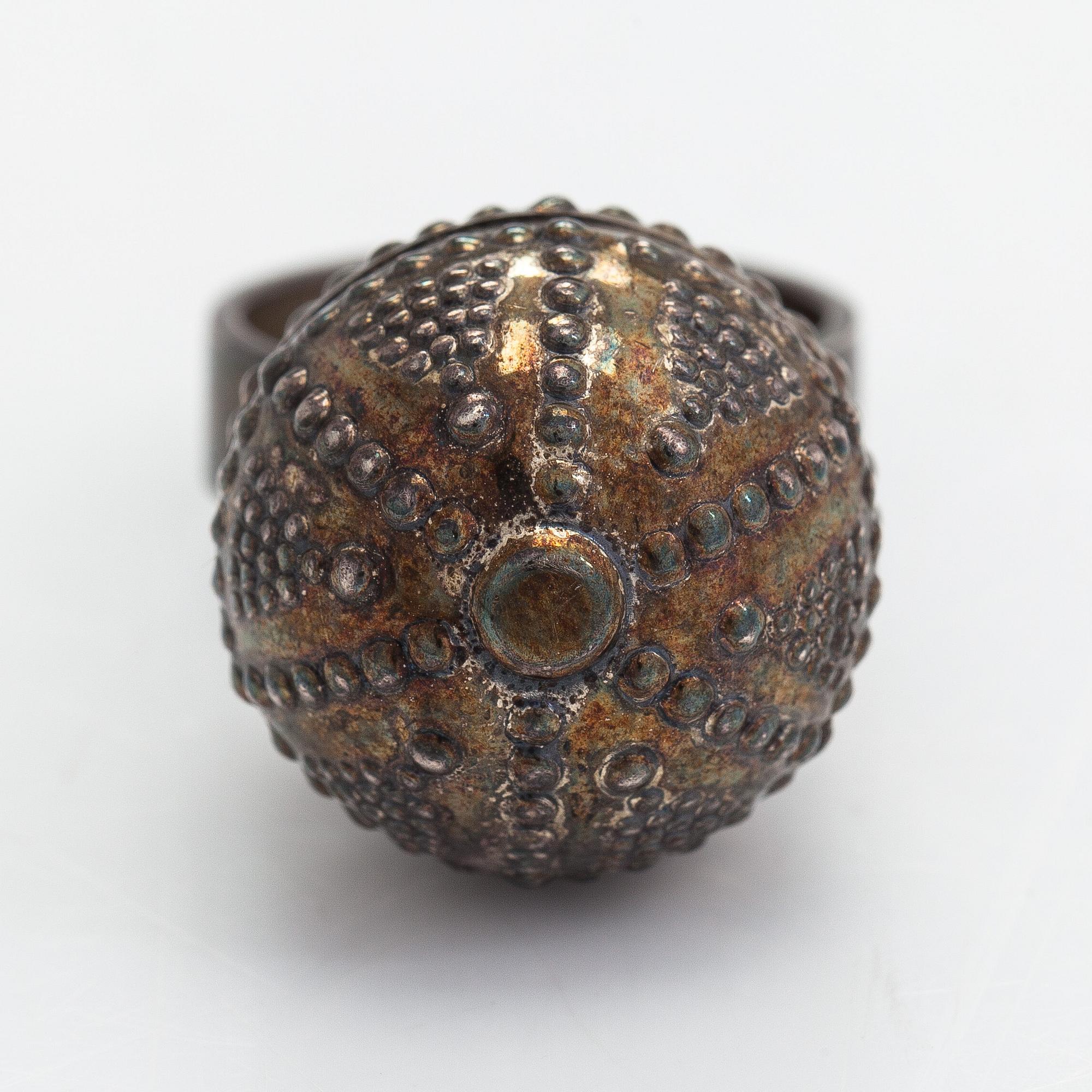 Halsband, armband och ring, "Skatten från Halikko", sterlingsilver. Kalevala Koru, Helsingfors 1975 och 1976.