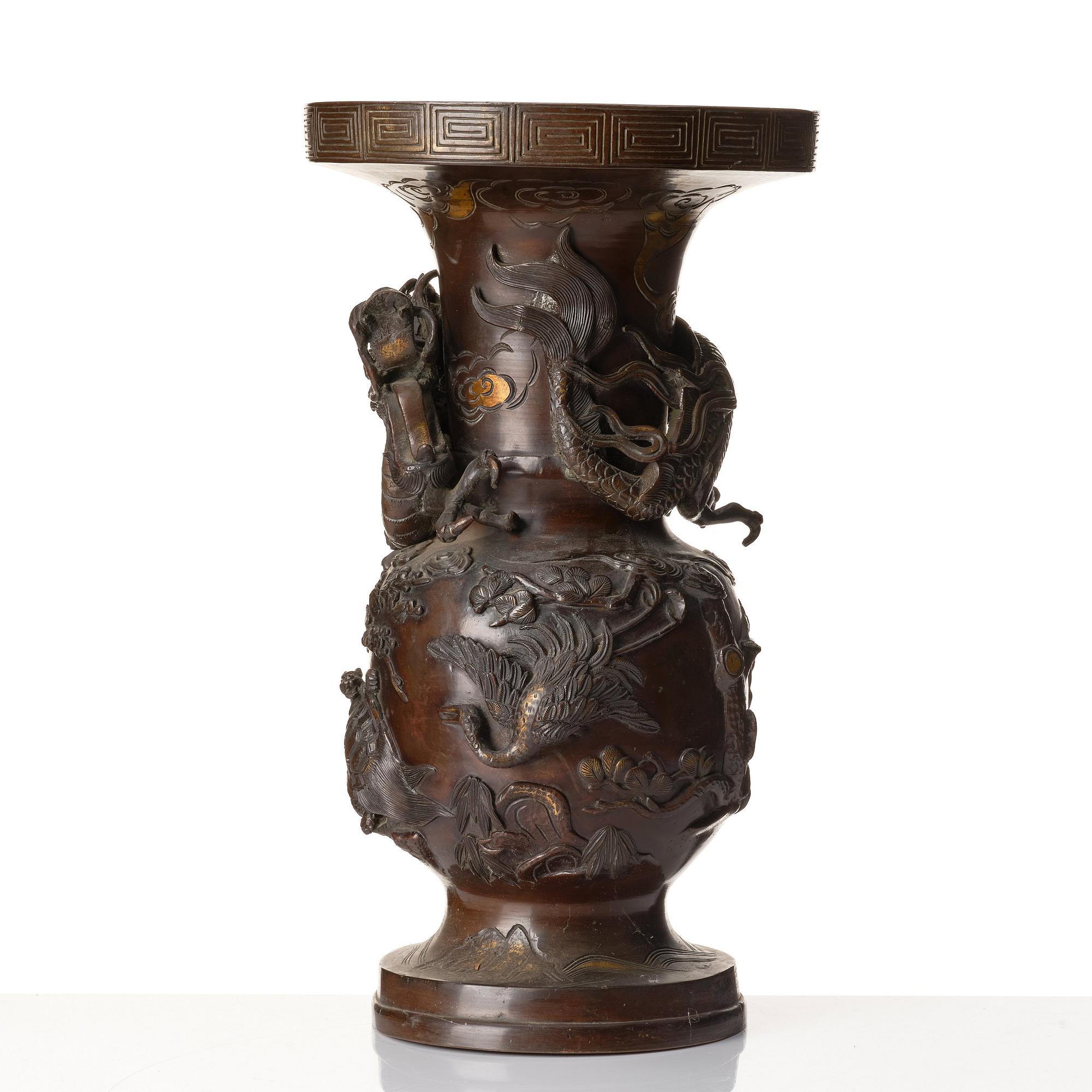 A large Japanese bronze vase, Meiji period (1868-1912).