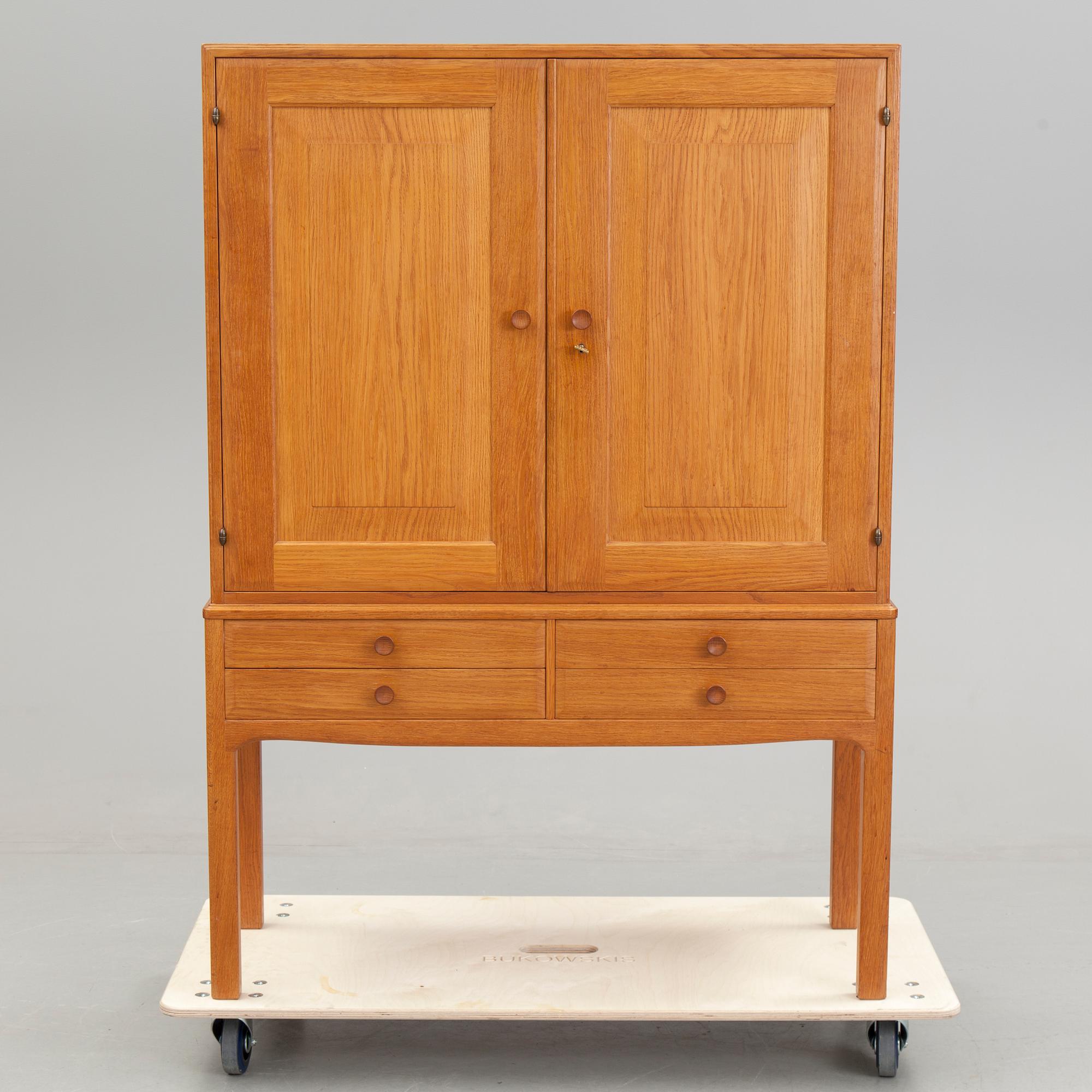 CARL MALMSTEN, skåp, "Oktober".