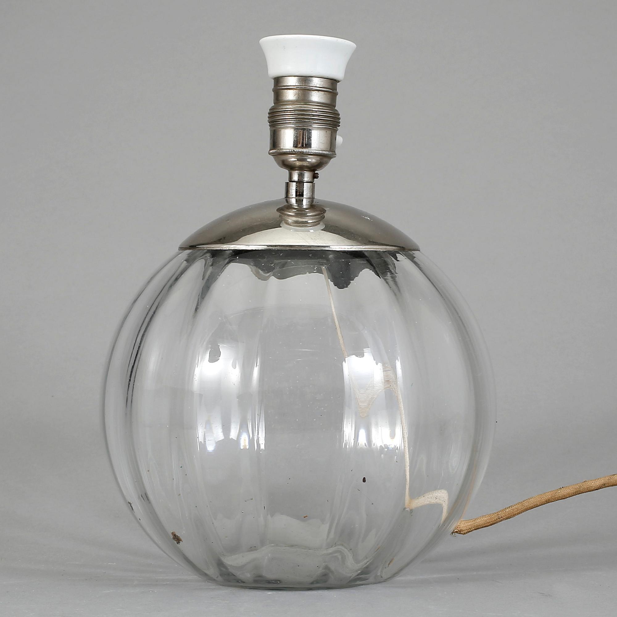 BORDSLAMPA, glas och metall, 1930-tal.