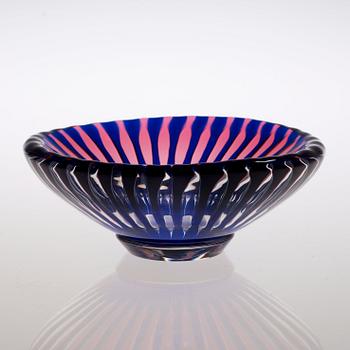 An Edvin Öhrström 'Ariel' glass bowl, Orrefors 1952.