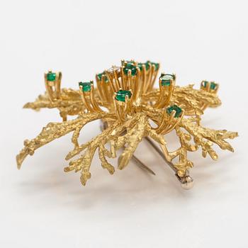 Rintaneula, 18K kultaa, timantti n. 0.06 ct ja smaragdeja.