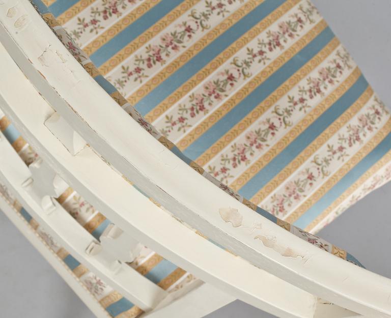 STOLAR, 3 st, sengustaviansk respektive sengustaviansk stil, 1800-talets första hälft respektive tidigt 1900-tal.