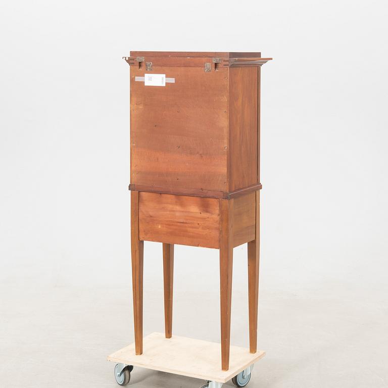 Cabinet, early 20th century.