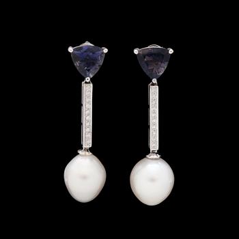 102. A pair of iolite earrings with cultured South sea perls and brilliant-cut diamonds, total carat weight 0.38 ct.