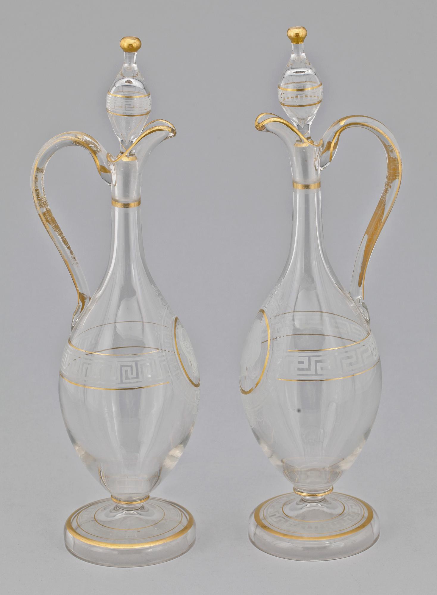 VINKARAFFER, ett par, empirestil, 1800/1900-tal.