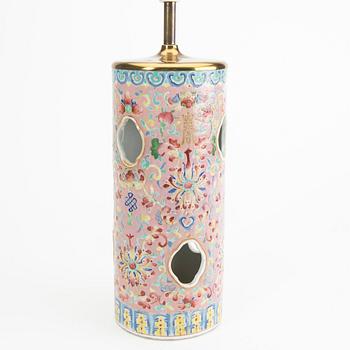 A Chinese porcelain table lamp 19th/20th century.