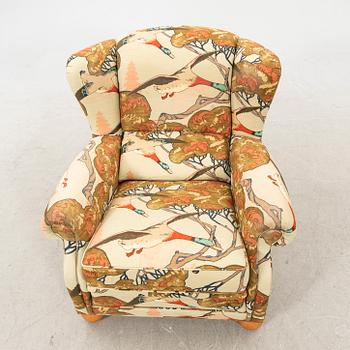 A 1940s armchair.