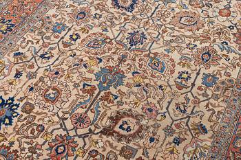 A semi antique Tabriz carpet, c. 290 x 195 cm.