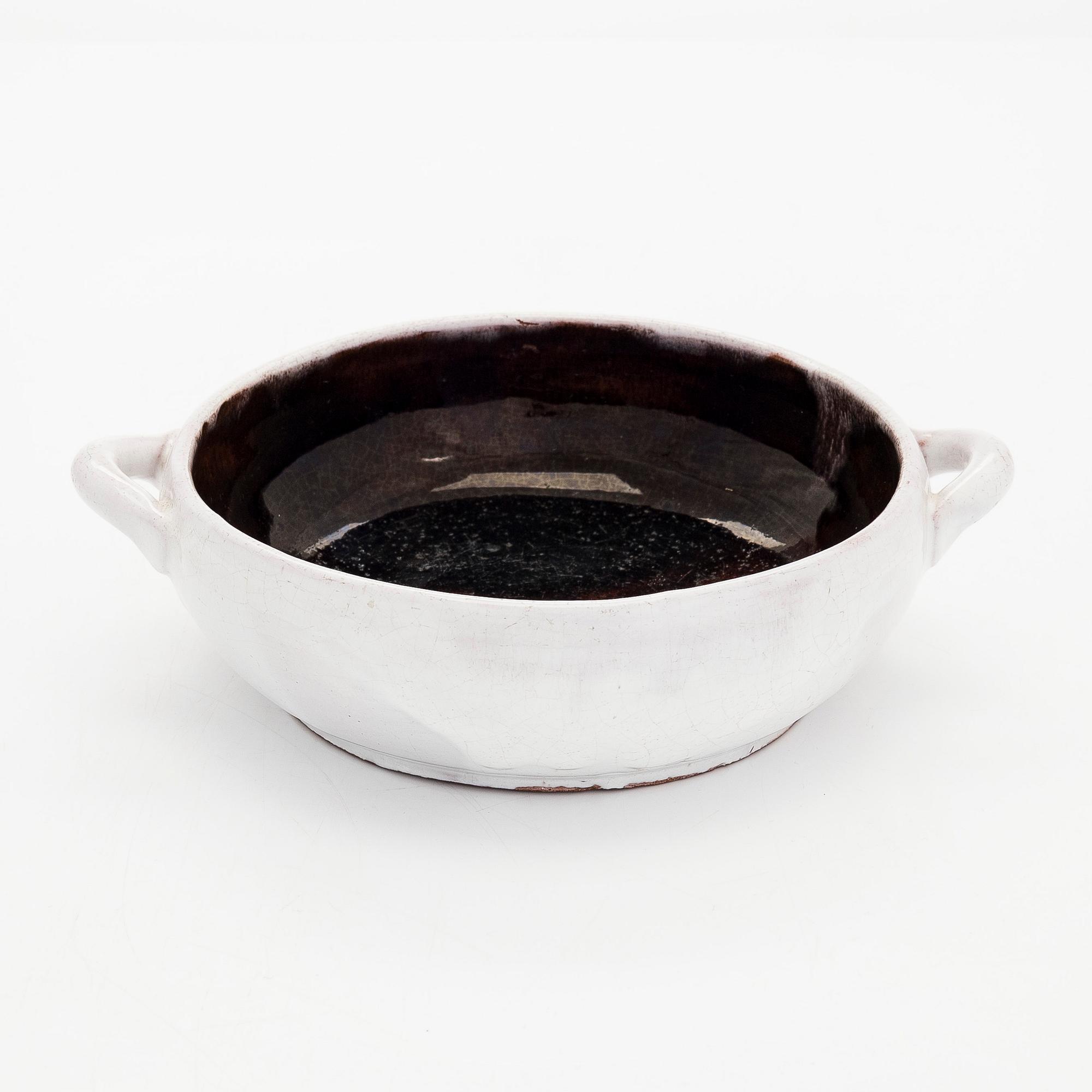 Marita Lybeck, A ceramic bowl, signed ML.
