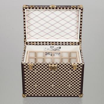 ASK, "Mini Malle Chapeaux", Louis Vuitton.