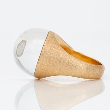 A ring,  H.Stern, "The golden stones collection" with a cabochon-cut rock crystal.