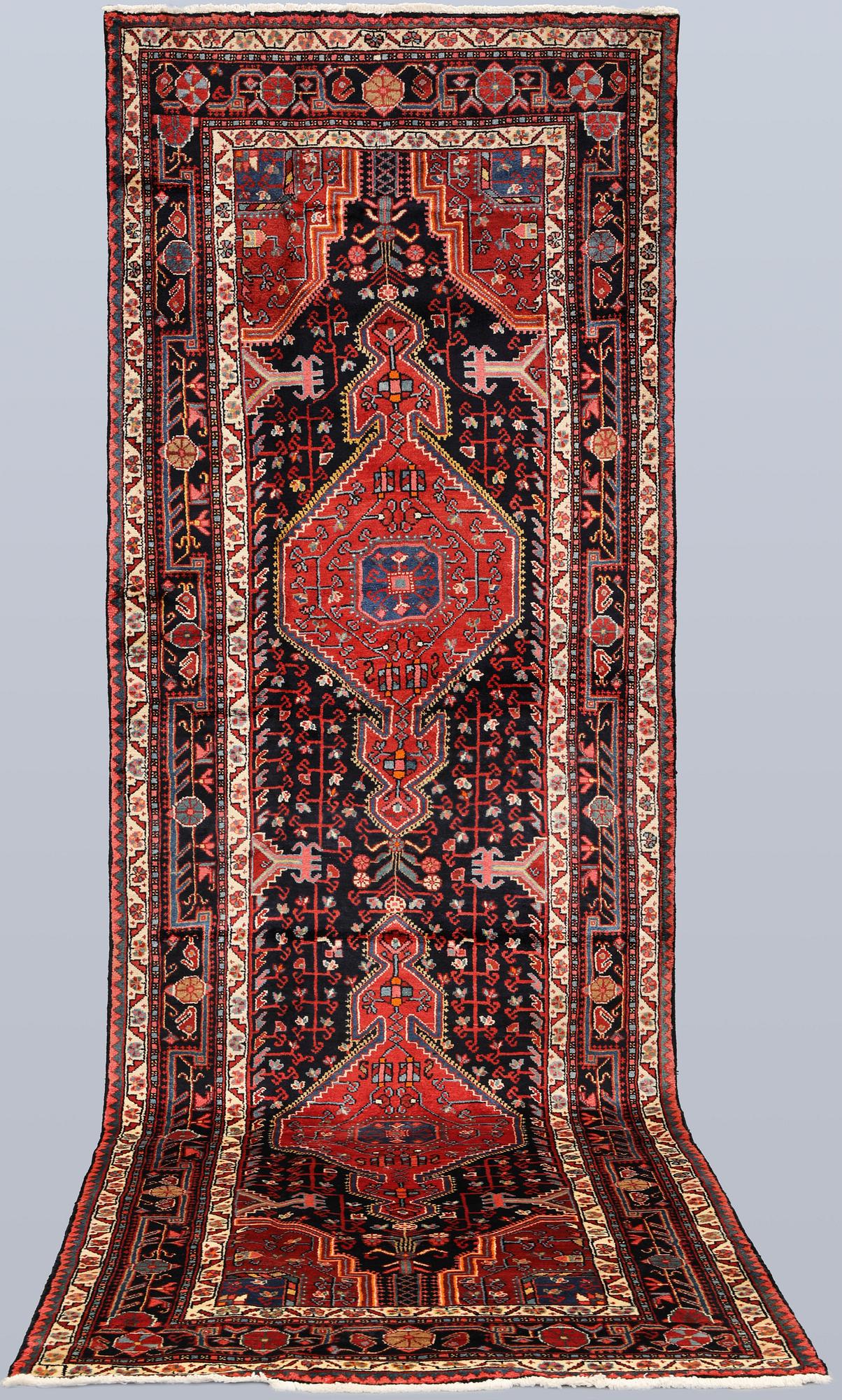 Gallerimatta, Hamadan, 380 x 128 cm.
