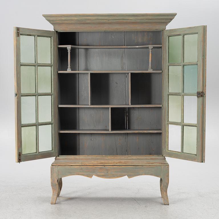 Vitrinskåp, Sverige, 1700-talets andra hälft, Rokoko.