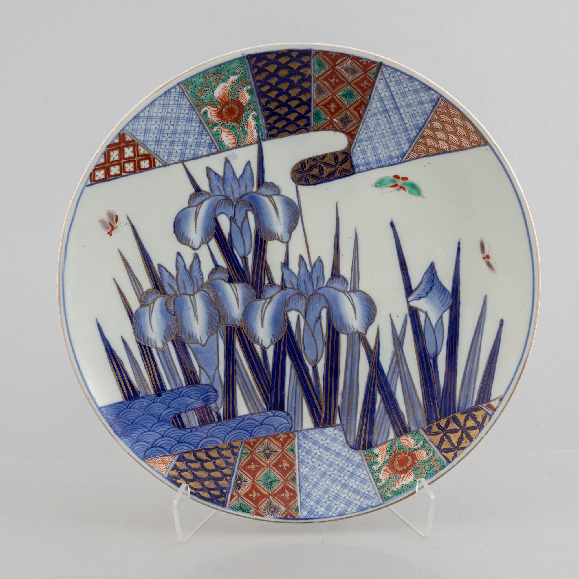 Two Japanese porcelain plates, early 20th centur.