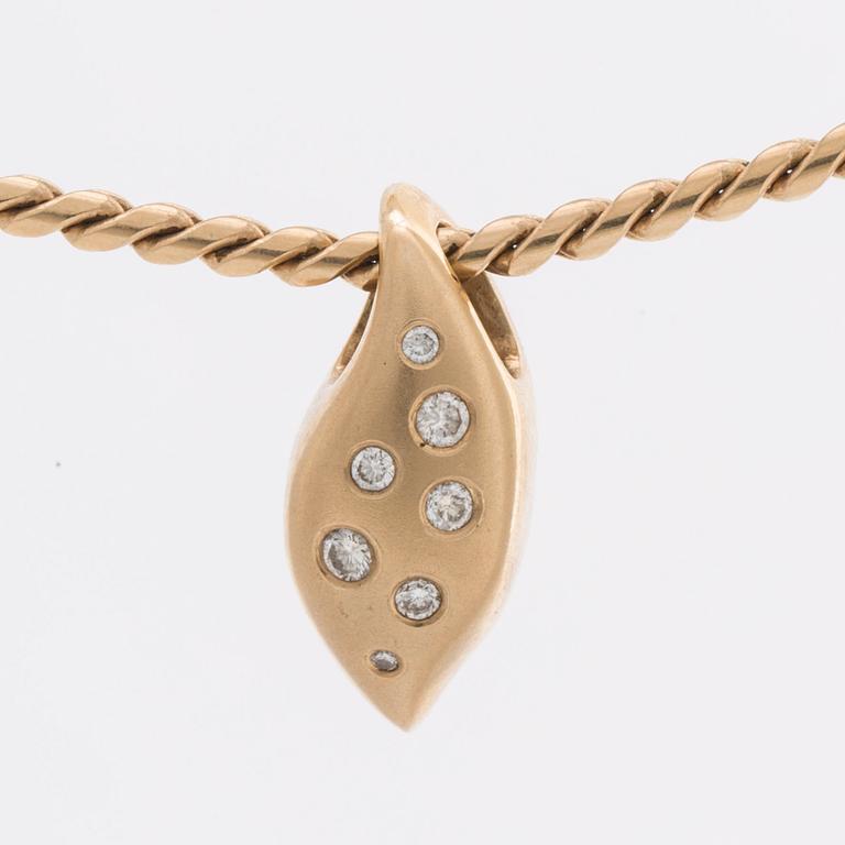 COLLIER 18K guld m briljanter 0,24 ct totalt enligt gravyr, "Millennium- smycke nr 47" hänge avtagbart, ALTON.