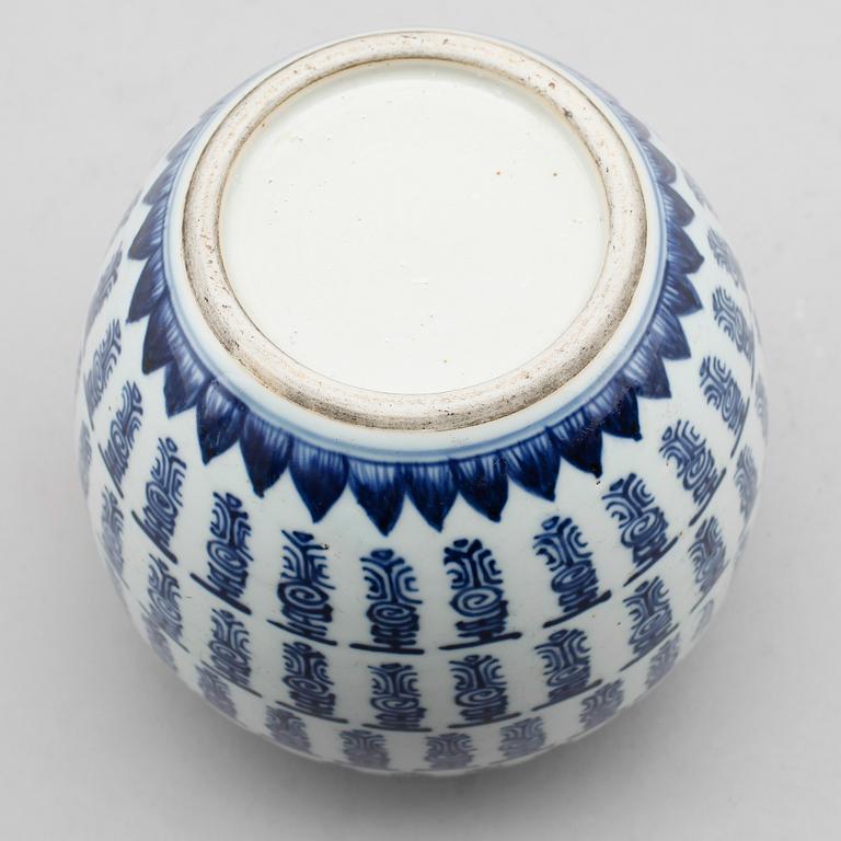 VAS, porslin, Kina, 1900-/2000-tal.