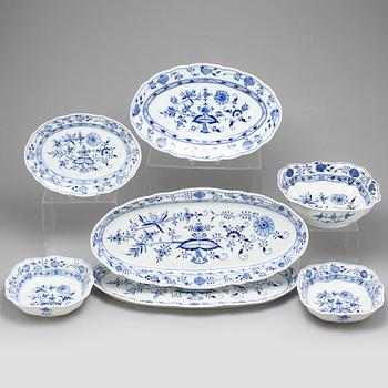 A part 'Blue Onion' pattern porcelain dinner service, Meissen, 20th century (119 pieces).