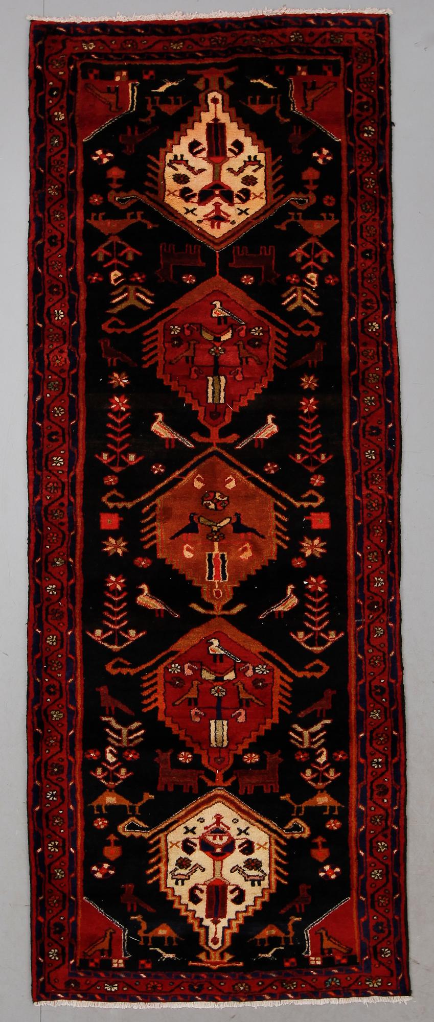 MATTA, Malayer, ca 297 x 110 cm.
