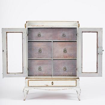 Miniatyrskåp, Sverige, 1700-talets senare del, Rokoko.