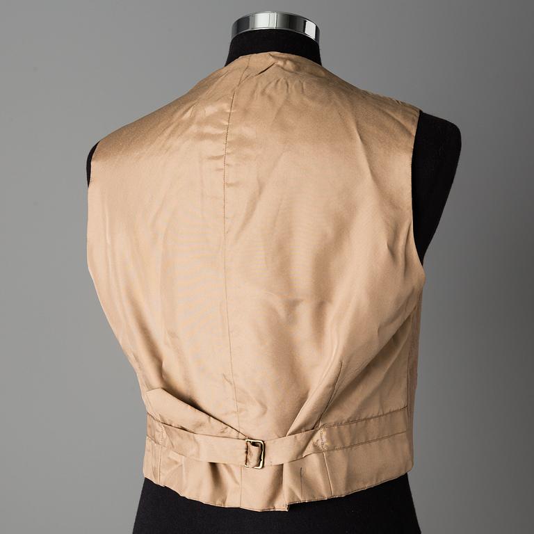 Five pieces of clothing owned by Kar de Mumma, second half of the 20th Century.