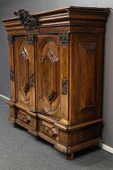 A walnut veneered Baroque cabinet, from around the year 1700.