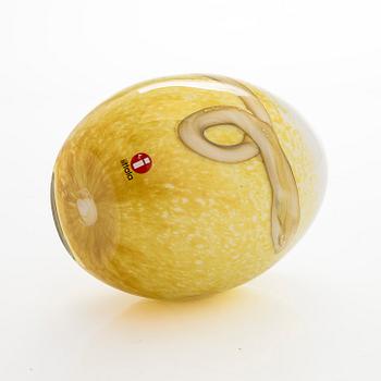 Oiva Toikka, a "Steller's Eider" glass bird and egg, signed O. Toikka Nuutajärvi 2006, the egg numbered 668/750.