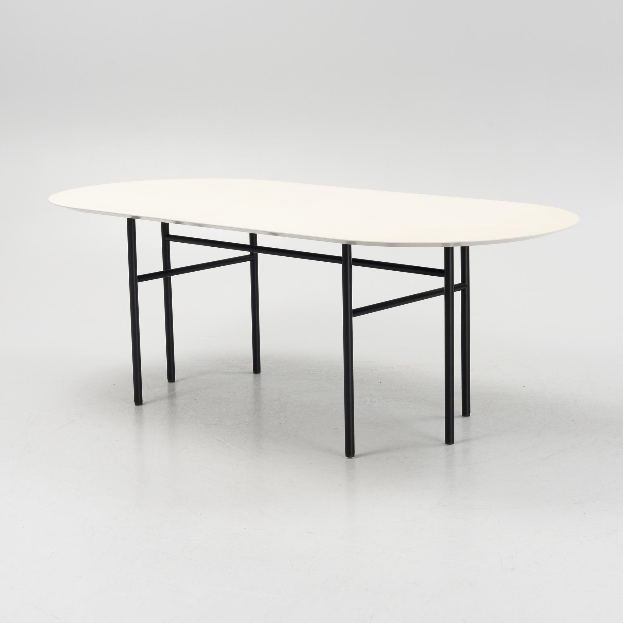 Norm Architects, matbord "Snaregade Dining table Oval", Audo Copenhagen, Danmark.