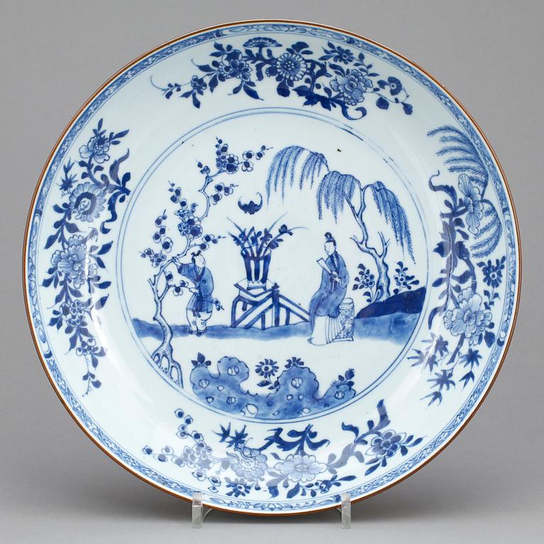 SKÅLFAT, porslin, Qingdynastin, Qianlong 1736-95.