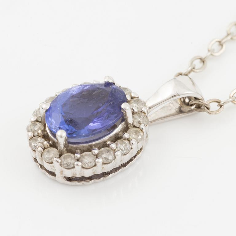 Pendant in 14K white gold set with a faceted tanzanite and round brilliant-cut diamonds.