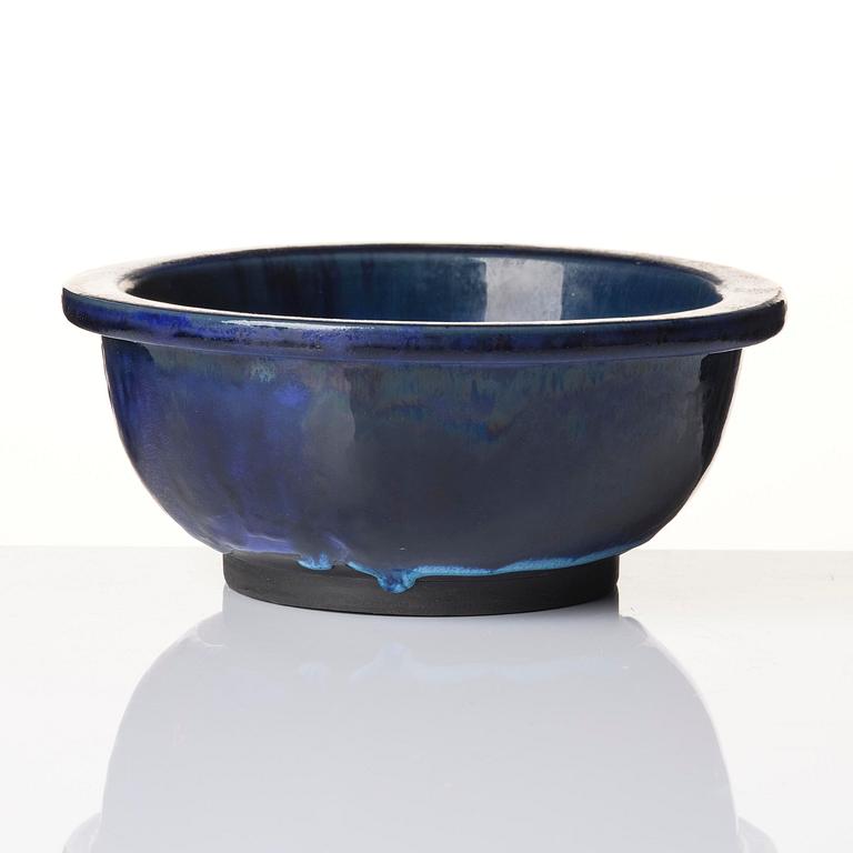 Wilhelm Kåge, a set of two early Farsta stoneware bowls, Gustavsberg 1933 and 1936.