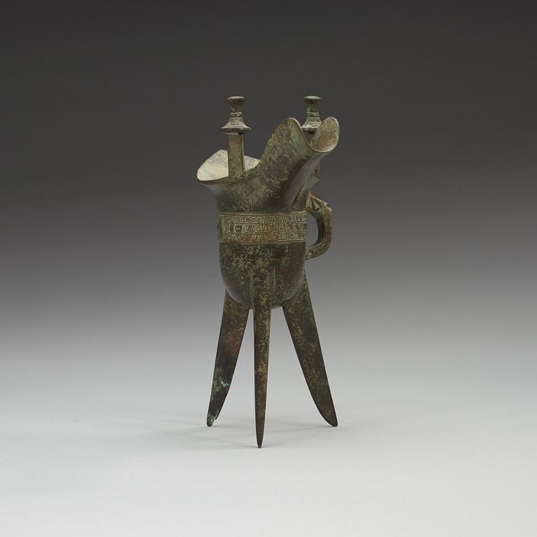 An archaic bronze ritual libation vessel (Jue), presumably Shang dynasty (1600 BC-1046 BC).