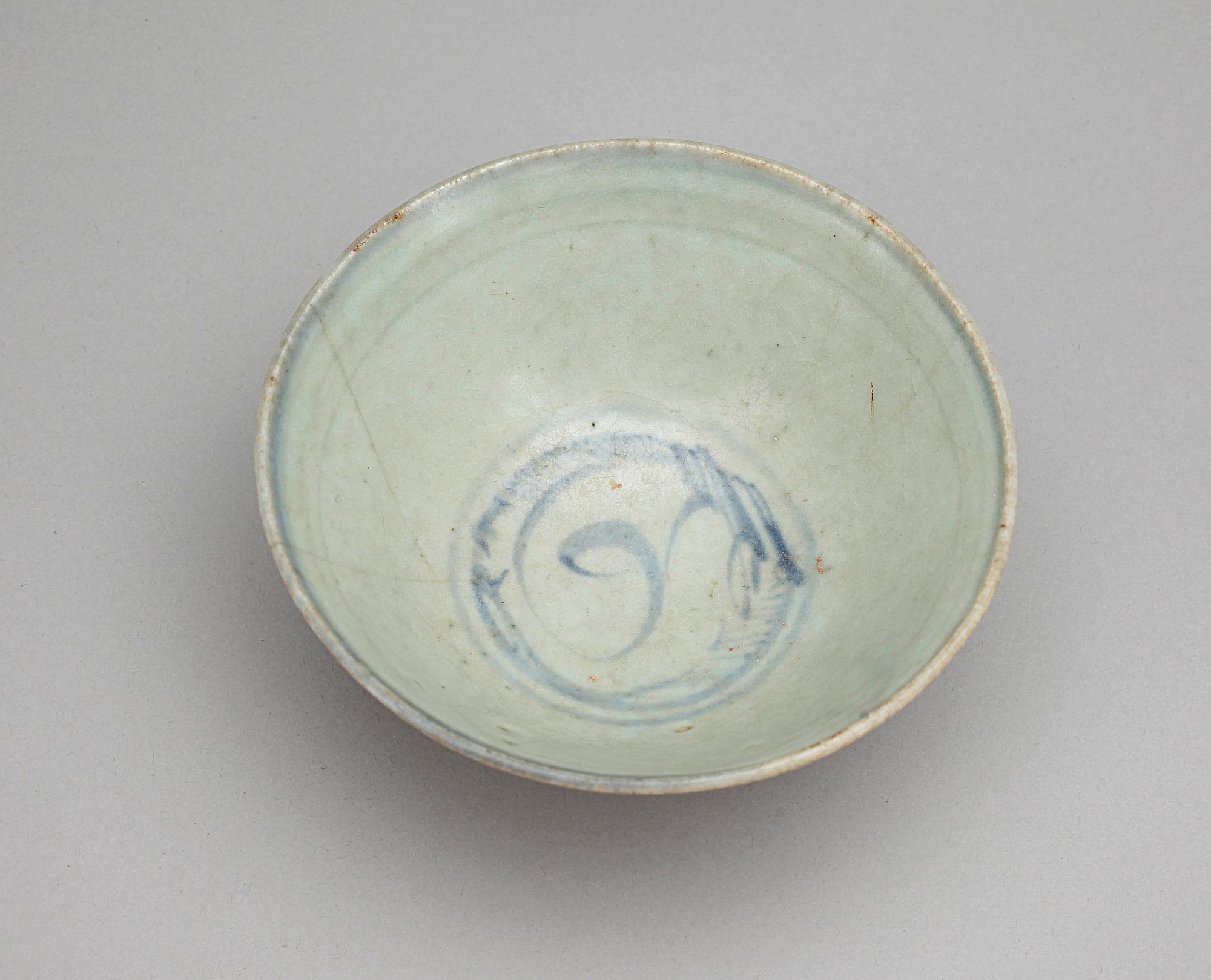 SKÅL, porslin, troligen Mingdynastin (1368-1644).