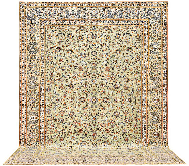 A Kashan carpet, c. 420 x 305 cm.