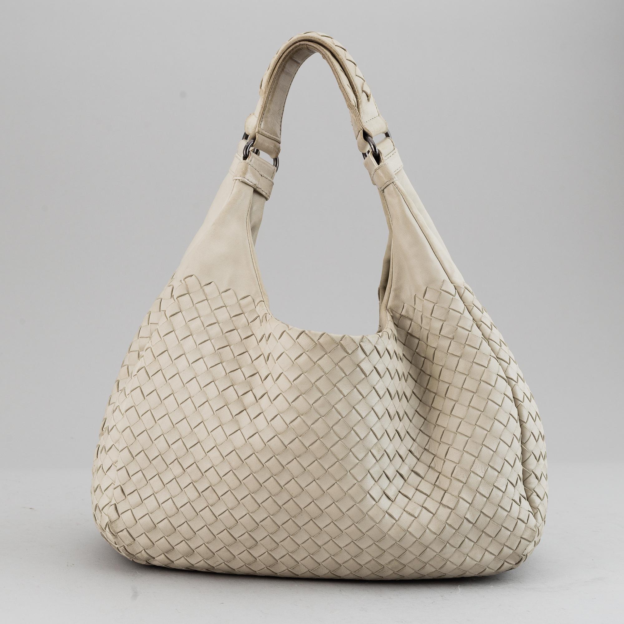 BOTTEGA VENETA, a leather bag.