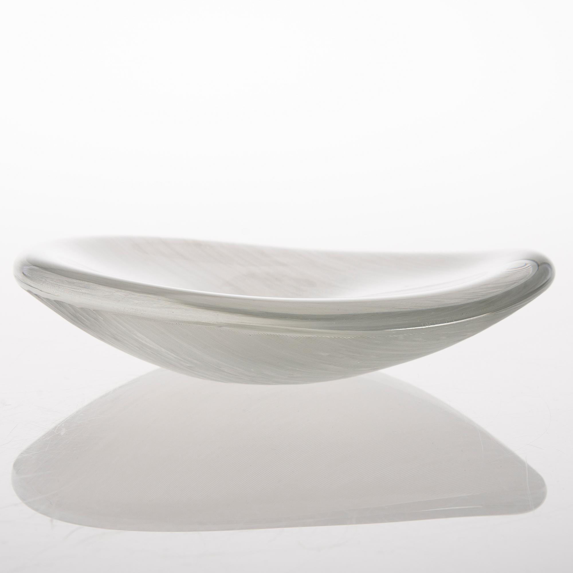 A bowl 'Lehti '(Leaf) 3337, signed Tapio Wirkkala Iittala.