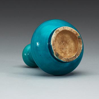 A turquoise glazed vase, Qing dynasty.