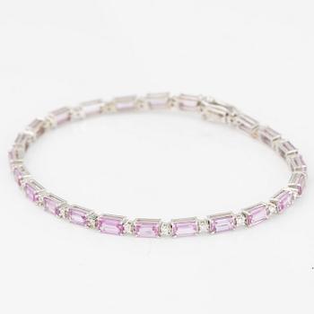 Bracelet 18K white gold with pink sapphires and brilliant-cut diamonds.