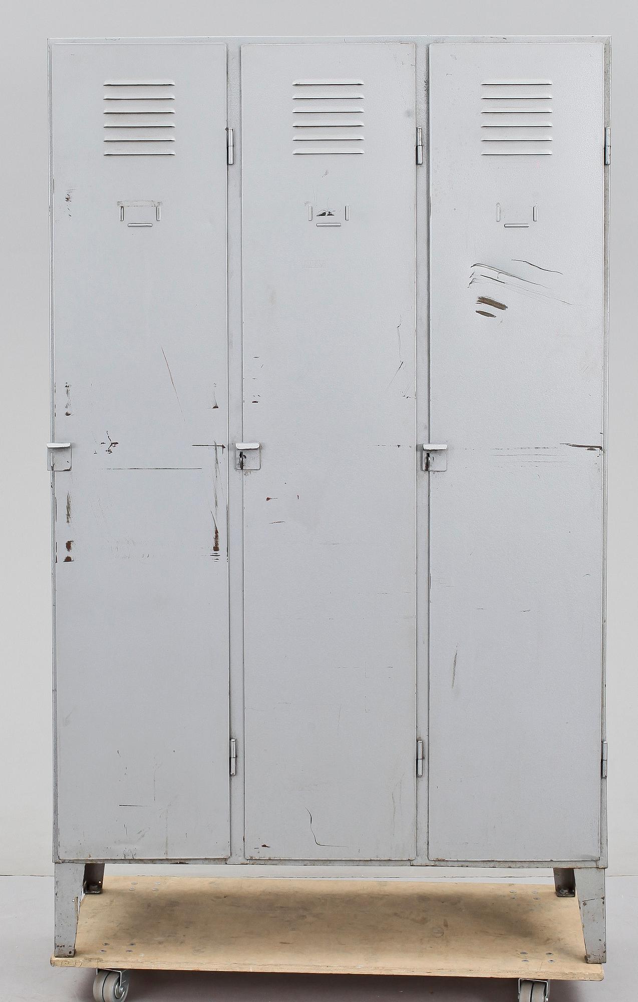 KLÄDSKÅP, 1900-talets mitt/ andra hälft.