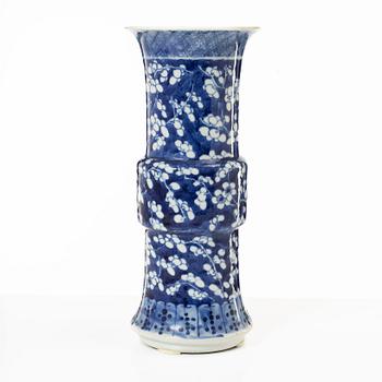 Vas, porslin, Kina, sen Qingdynasti/omkring 1900.