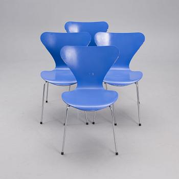 ARNE JACOBSEN, TUOLEJA, 4 kpl, "Sjuan", valmistajan merkinnät, Fritz Hansen, Tanska, 1980-luku.