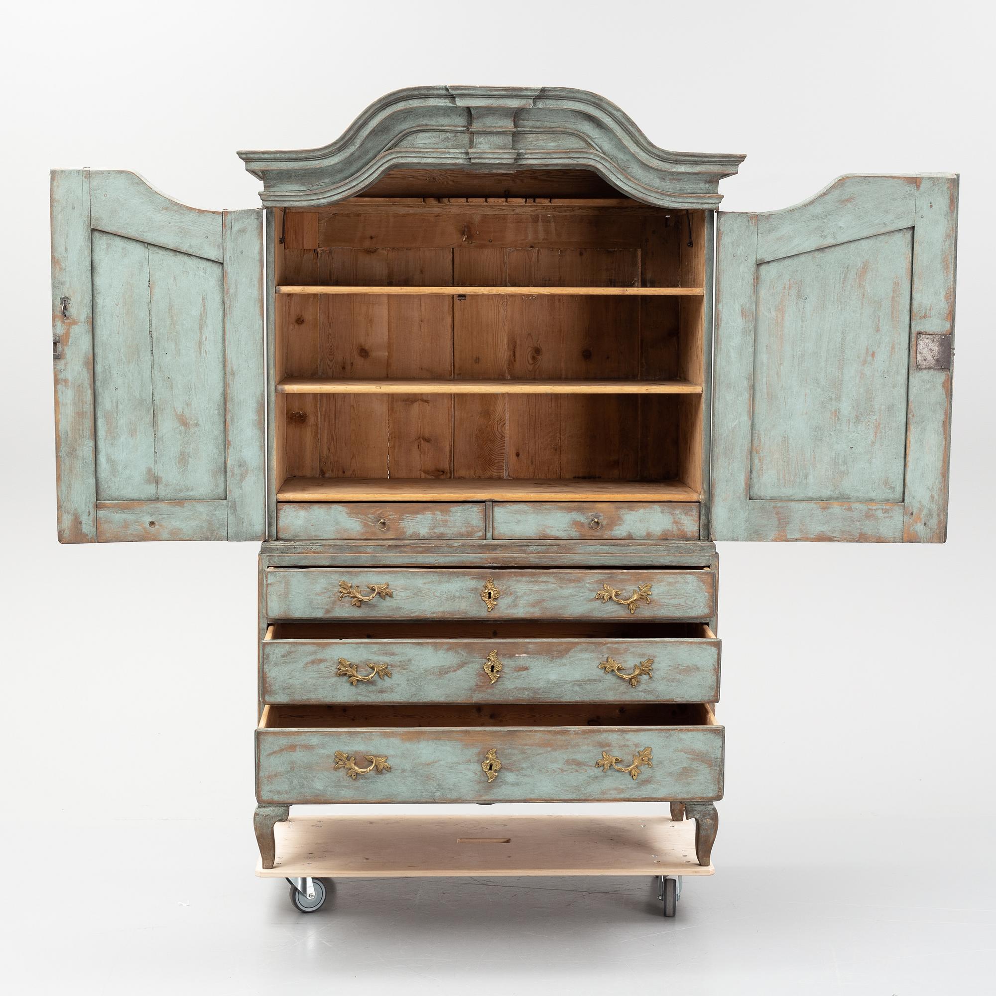 A rococo cabinet from the 1700's.