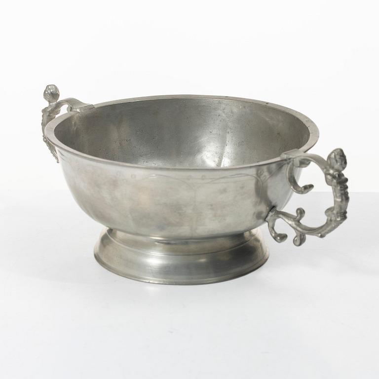 A bowl by Olof Artedius, Jönköping, 1759.